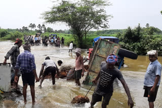 tracter-accident-in-pratthipadu-east-godavari-district