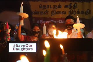 Hathras case  DMK's leader Kanimozhi detained  Kanimozhi to lead candle-light march to Raj Bhavan seeking justice for Hathras victim  Kanimozhi to lead candle-light march  பாஜக ஆட்சியில் பெண்களுக்கு எதிரான குற்றங்கள் அதிகரிப்பு  ஹத்ராஸ் சம்பவம், கனிமொழி பேரணி  திமுக தலைவர் கனிமொழி கைது
