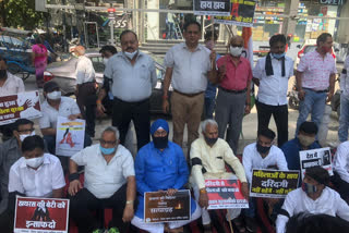 congress workers protest near preet vihar metro station delhi over hathras case