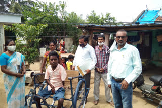 suryapet  district tungaturti MEO examining online classes at ganugubanda