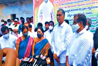 minister harish rao and p kotha prabharkar reddy visited trs candidate sujatha at dubbaka