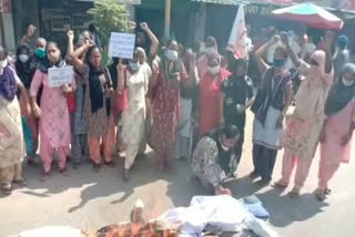 Anganwadi workers blow up Captain's effigy at Dhuri