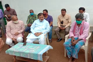 MP Vijay Baghel meets farmer family