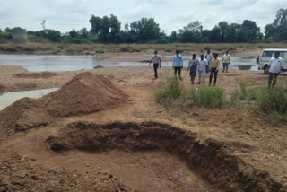 illegal-sanding-on-the-banks-of-the-varada-river