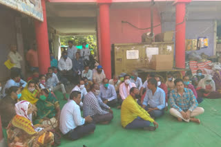 Municipal staff sit in protest demanding salary