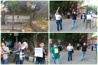 jnu student protest at jnu north gate with aishi ghosh