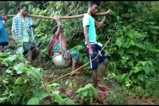 pregnant-woman-carried-in-cot-for-4-kms-in-keonjhar