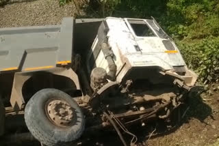 dumper accident on yeola nandgaon road, one died, one injured