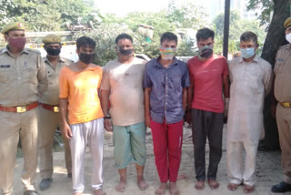 Police encounter with animal smugglers in ghaziabad