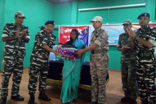 2 naxal woman surrender in dantewada