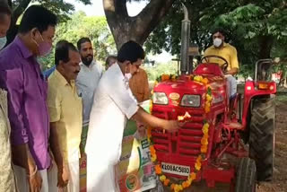 തൃശൂർ  കർഷക നിയമം  ർഷക മോർച്ചയുടെ ട്രാക്ടർ പൂജ  കർഷക മോർച്ച ജില്ലാ പ്രസിഡന്‍റ് വിവി രാജേഷ്  Tractor pooja  Karshaka Morcha  Thrissur