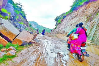 ఘాట్‌రోడ్డు రెండో దశ నిర్మాణ పనులు నిలిచిపోవడంతో  రాకపోకలకు అవస్థలు