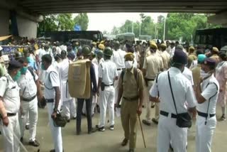 Lathi-charge by Police to stop BJP workers in Dunkuni