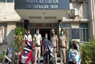 chittaranjan-park-police-arrested-auto-lifter-4-two-wheeler-recovered