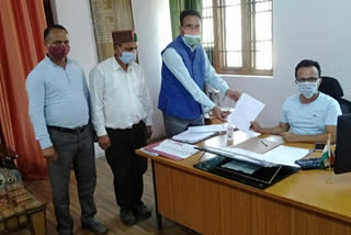 people submitted memorandum to SDM regarding the poor condition of roads in Ani