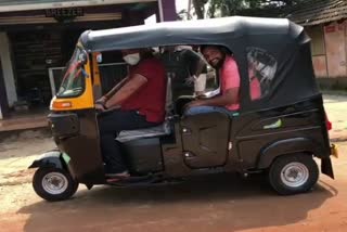 mla-sunil-naik-drives-fans-auto-rickshaw