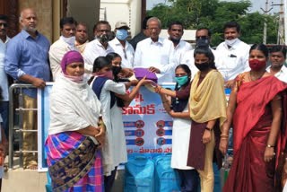 jagananna vidya kanuka kits distribution in  kurnool