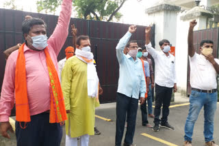 protest at sushil modi house, सुशील मोदी के आवास पर BJP कार्यकर्ताओं का हंगामा