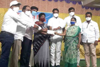 kalyana lakshmi shadhi mubarak cheques distribution in jammikunta karimnagar district