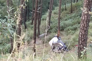 car falls into gorge in Rajgarh