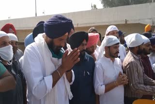 sad prays outside corridor demand reopening of kartarpur sahib corridor