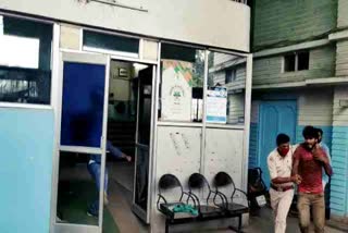 Family Ruckus after death of patient in private clinic koderma, Ruckus in private clinic in Koderma, Ruckus in Koderma, कोडरमा में निजी क्लीनिक में महिला मरीज की मौत के बाद परिजनों ने किया हंगामा, कोडरमा में निजी क्लीनिक में हंगामा, कोडरमा में हंगामा