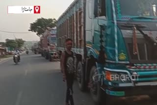 جامتاڑا: پولیس نے غیر قانونی ریت سے بھری ٹرکوں کو قبضے میں لیا
