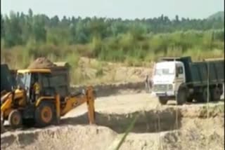 Illegal mining in Yamuna river in Yamunanagar