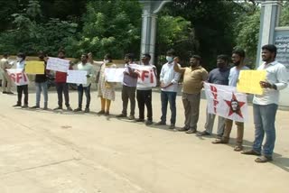 sfi and dyfi protest on posting to accused of sv medical college pg student suicide case