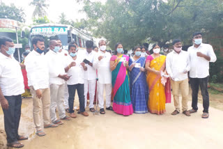 leaders cast their votes at armoor in nizamabad district