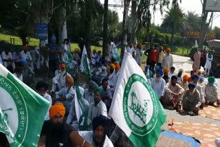 Farmers' organizations block highways in Haryana over lathi charge