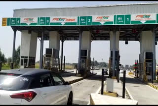 Indefinite closure of toll plaza by farmers' organizations