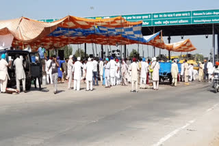 Farmers' organizations staged a dharna at the toll plaza,