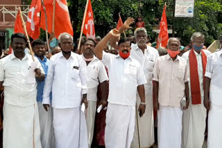 Protest for 100 Days work in Dindigul Municipality
