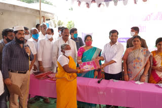 bathukamma sarees distributed by mla gadari kishore kumar in thungathurthi