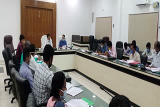 bijapur-collector-reviewed-works-of-panchayat-and-rural-development-department