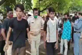 Mobile thief arrested in jamshedpur, crime news of jamshedpur, news of Jamshedpur Bistupur Police Station,जमशेदपुर में मोबाइल चोर गिरफ्तार, जमशेदपुर में अपराध की खबरें, जमशेदपुर बिष्टुपुर थाना की खबरें