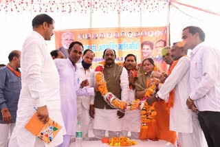 Lal Singh Arya came to campaign for the by-election in Shivpuri