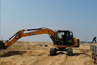 illegal sand excavation in dhamtari