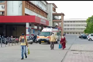 Corona patient sprung from second floor in covid Care Center in jabalpur