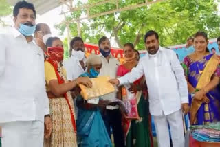 bathukamma sarees distribution program in suryapet district