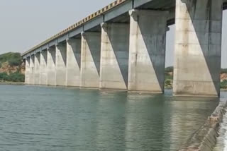 Youth falls in Kali Sindh river, काली सिंध नदी में गिरा युवक