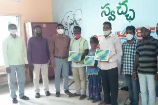 Commendation letters to sanitation workers who work hard for cleanliness in metpally