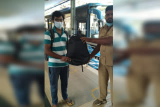 bus-driver-returns-1-dot-30-lakh-to-passenger-who-lost-it-in-bus