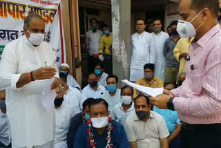 traders protest ended on the assurance of the city magistrate in rampur