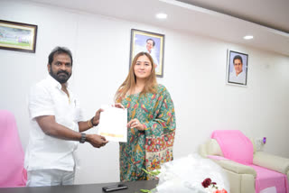 badminton player gutta jwala meet minister srinivas goud in hyderabad