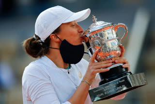 french-open-2020-iga-swiatek-wins-french-open-becomes-first-pole-to-win-grand-slam-singles-title