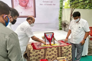 Consolation to Rajesh Parekh's family from Sharad Pawar