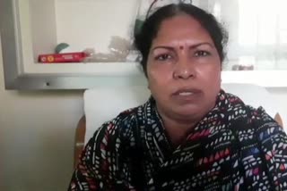 congress woman worker thrashed out of party meeting