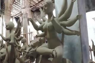 मूर्ति स्थापना के लिए आयोजकों को नहीं मिल रहीं दुर्गा की प्रतिमाएं.